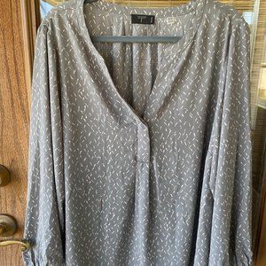 Women's Tahari blouse. Size 2.